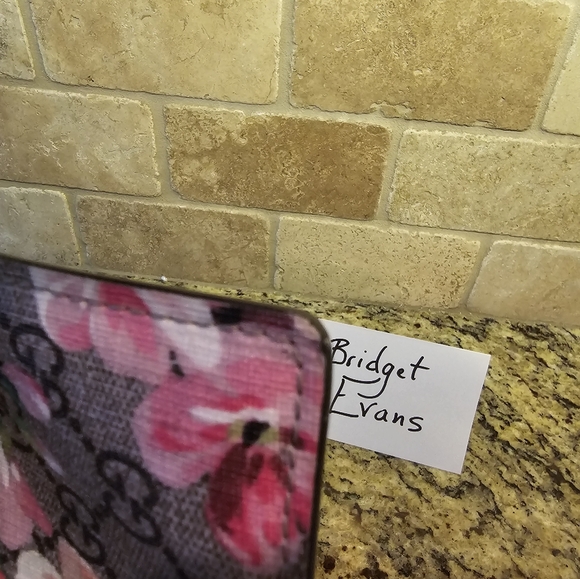 Gucci Bloom Large Pouch (Authentic) - Picture 8 of 14